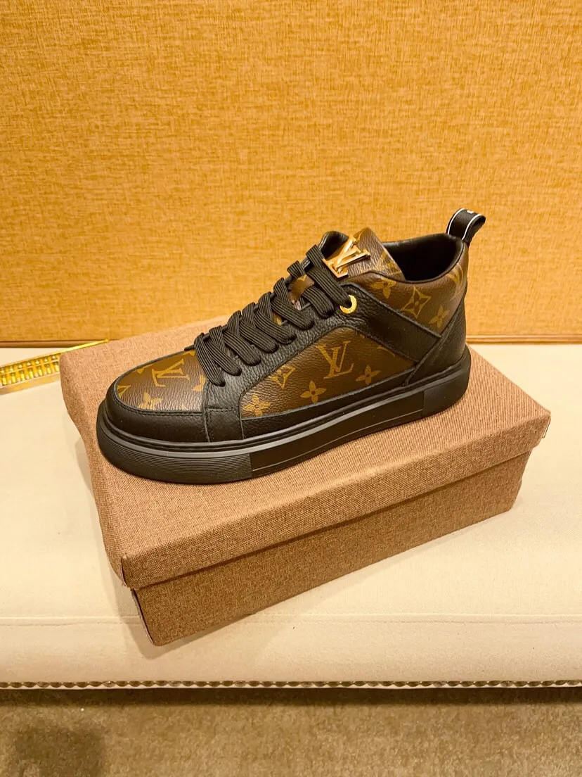 Factory price 460 [LV] Louis Vuitton's latest high-top casual Korean-style men's shoes, brand new autumn and winter design, perfect workmanship, cabinet quality, upper: cowhide material, leather lining; soft and comfortable, rubber outsole super light, wear-resistant, simple, versatile fashion men's shoes, color optional, size 38--44